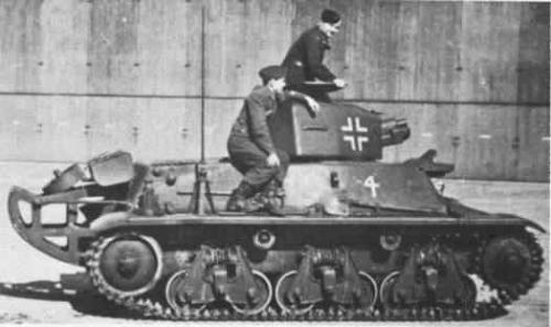 Profile view of a Hotchkiss H35 model 39 in German service